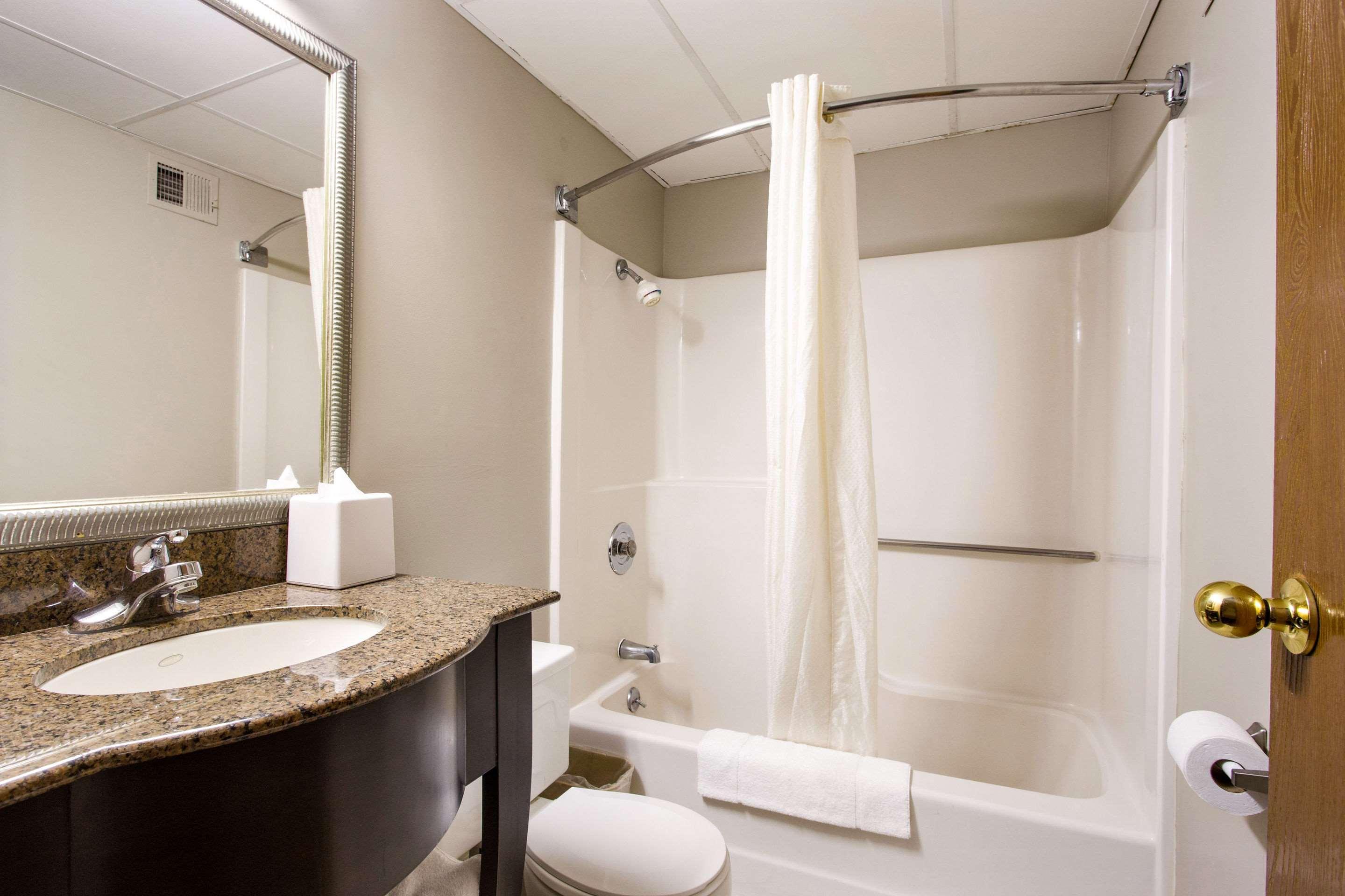 Red Lion Inn & Suites Olathe Kansas City Eksteriør billede